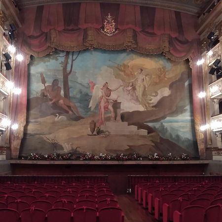 Casa Vacanze Nel Centro Storico Di Fermo Happy Song Екстер'єр фото